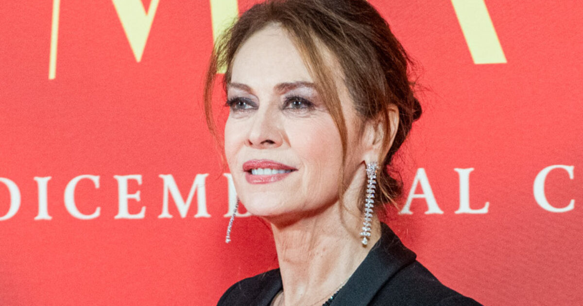 “I Cesaroni? Ricordo bellissimo, ma dopo anni ho la necessità di lasciare tutte le serie. Ero stata programmata per odiare mio padre poi con la psicoterapia, ho capito che forse non era un mostro”: così Elena Sofia Ricci