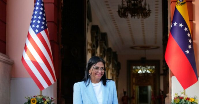Venezuela, la purga di Delcy Rodríguez: rimossi vertici militari e ministri. E Caracas riapre i rubinetti del petrolio agli Usa