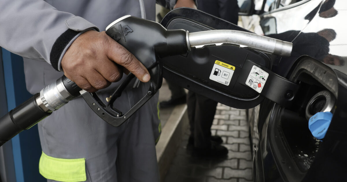 Il petrolio supera i 113 dollari al barile. In rialzo i carburanti: il diesel sui 2 euro al litro, la benzina oltre 1,7