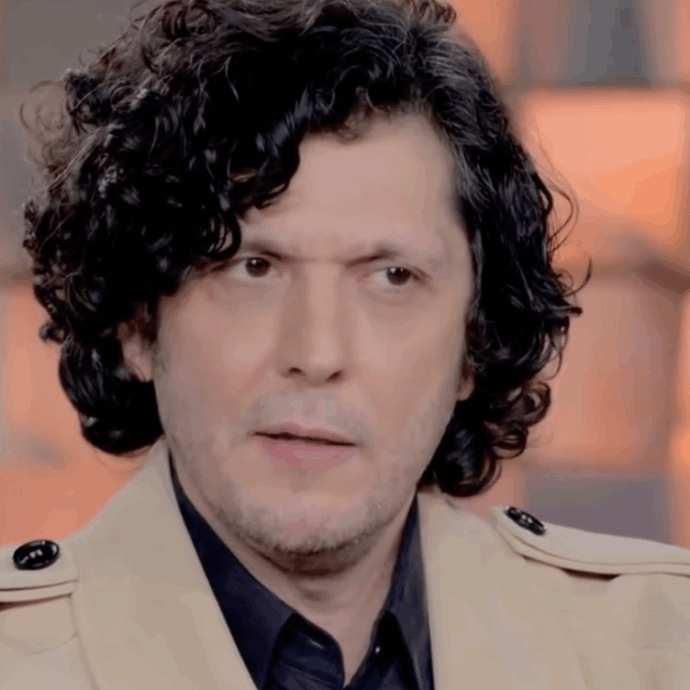 “Quando in orfanotrofio ho visto Klodjana e Lumturije mi hanno detto ‘a noi grandi non ci vuole mai nessuno’. Hanno fatto breccia nel mio cuore”: così Ermal Meta