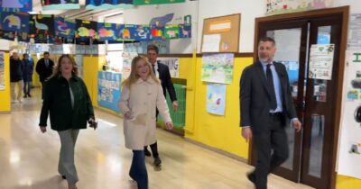 Copertina di Referendum, Meloni al seggio per il voto: “L’affluenza è una buona notizia” – Video