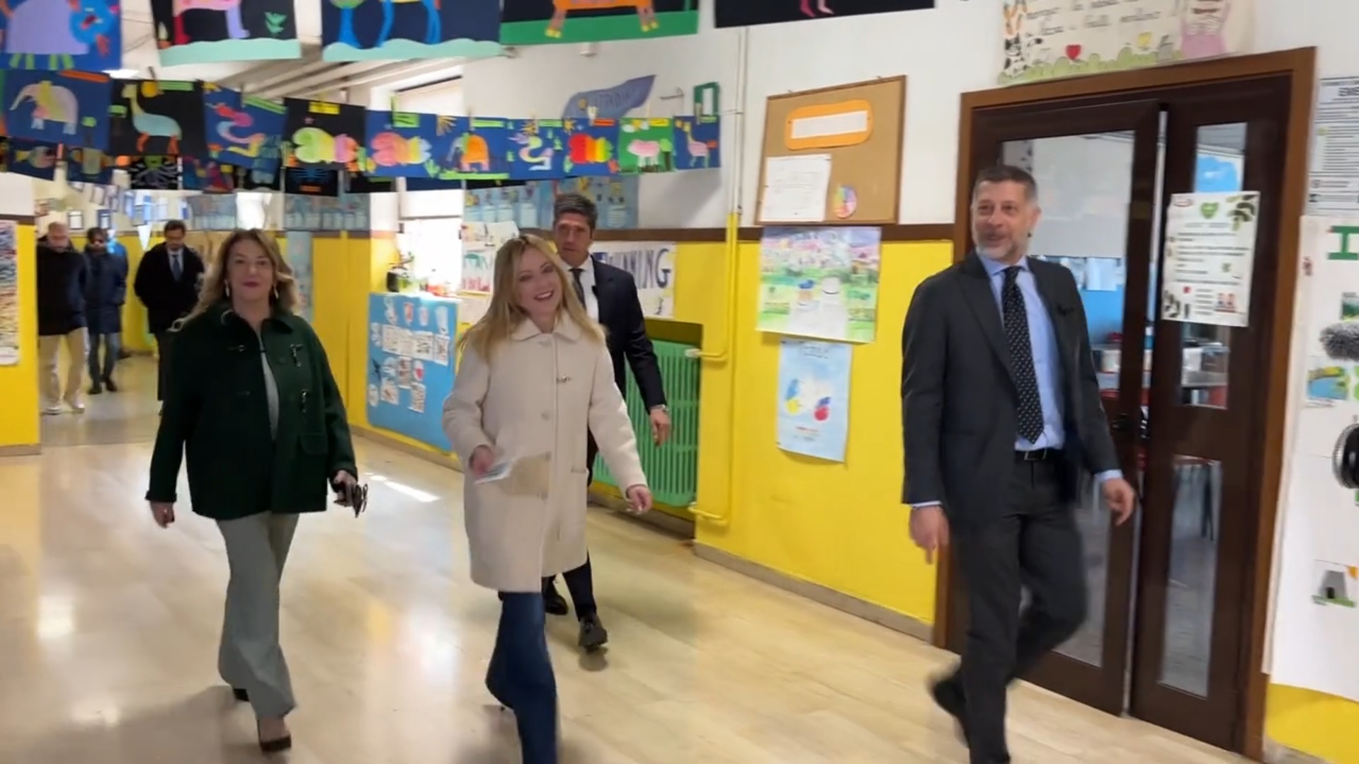 Referendum, Meloni al seggio per il voto: “L’affluenza è una buona notizia” – Video