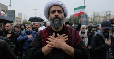 Copertina di Fomentare gli oppositori in Iran e fare crollare il regime: il piano fallito di Trump e Netanyahu