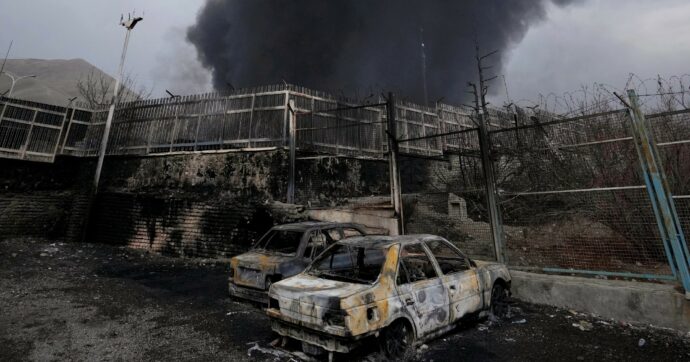 Lo scrittore Mohammad Tolouei: “A Teheran temiamo ogni ora di essere uccisi. Se attaccano le centrali diventiamo come Gaza”