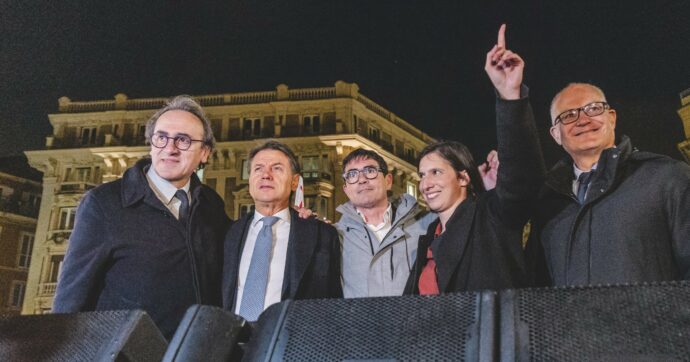 I progressisti tutti in Piazza a cantare “Bella ciao”