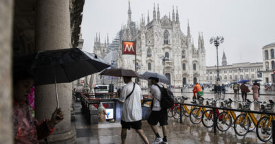 Copertina di Torna il freddo sulla Penisola: le temperature crollano di oltre 10°C, rovesci e neve a quote bassissime