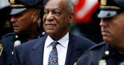 Copertina di “L’ultima cosa che ricorda sono dei lampi di luce”: Bill Cosby condannato a a pagare 19,25 milioni di dollari di risarcimento a una donna che lo accusa di averla drogata e aggredita sessualmente