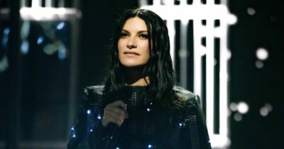 Copertina di “Tre ragazzi si sono risvegliati dal coma con le mie canzoni. In uno di questi momenti io ero proprio lì, questo ti cambia tutto”: lo rivela Laura Pausini