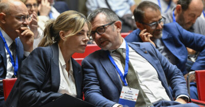 Copertina di Cospito, Almasri, lo sparo di Capodanno e i detenuti che “non respirano”: tutti i guai del duo Delmastro-Bartolozzi