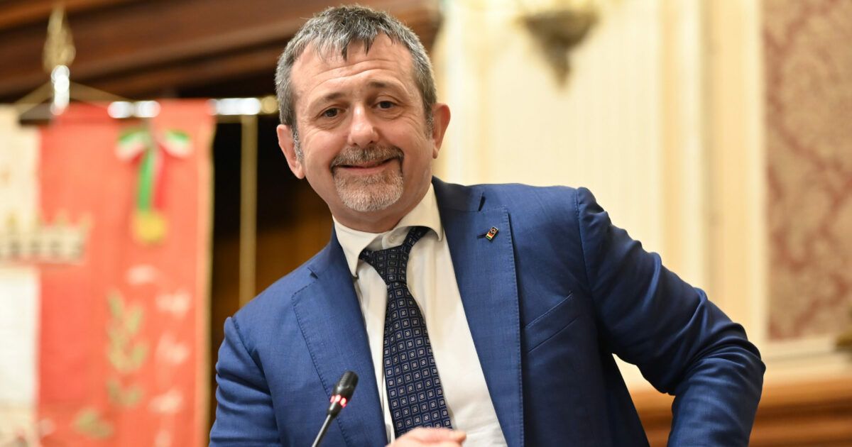 Delmastro valuta dimissioni, valutazioni in corso a Palazzo Chigi e ai vertici di Fdi dopo lo scoop del Fatto