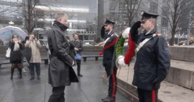 Copertina di Il ministro Giuli a New York si mette in posa davanti alla statua di Colombo: “Frammento di identità, la cancel culture non riuscirà a dissolverlo”