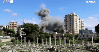 Copertina di Attacchi israeliani in Libano, i resti romani di Tiro sfiorati dai raid e dai droni di Tel Aviv – Video