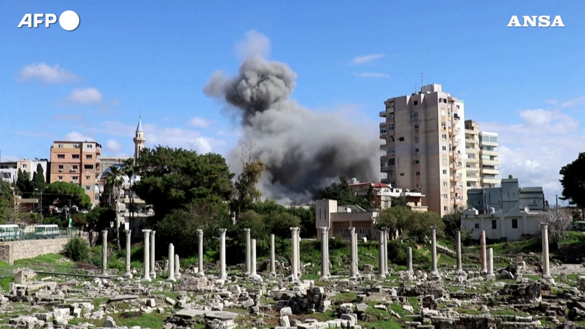 Attacchi israeliani in Libano, i resti romani di Tiro sfiorati dai raid e dai droni di Tel Aviv – Video