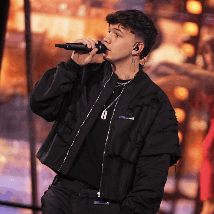 “Sette mesi fa ero un operaio che lavorava in cantiere con un sogno a cui nessuno credeva. Non c’è sconfitta nel cuore di chi lotta”: Opi di Amici 25 dopo l’eliminazione