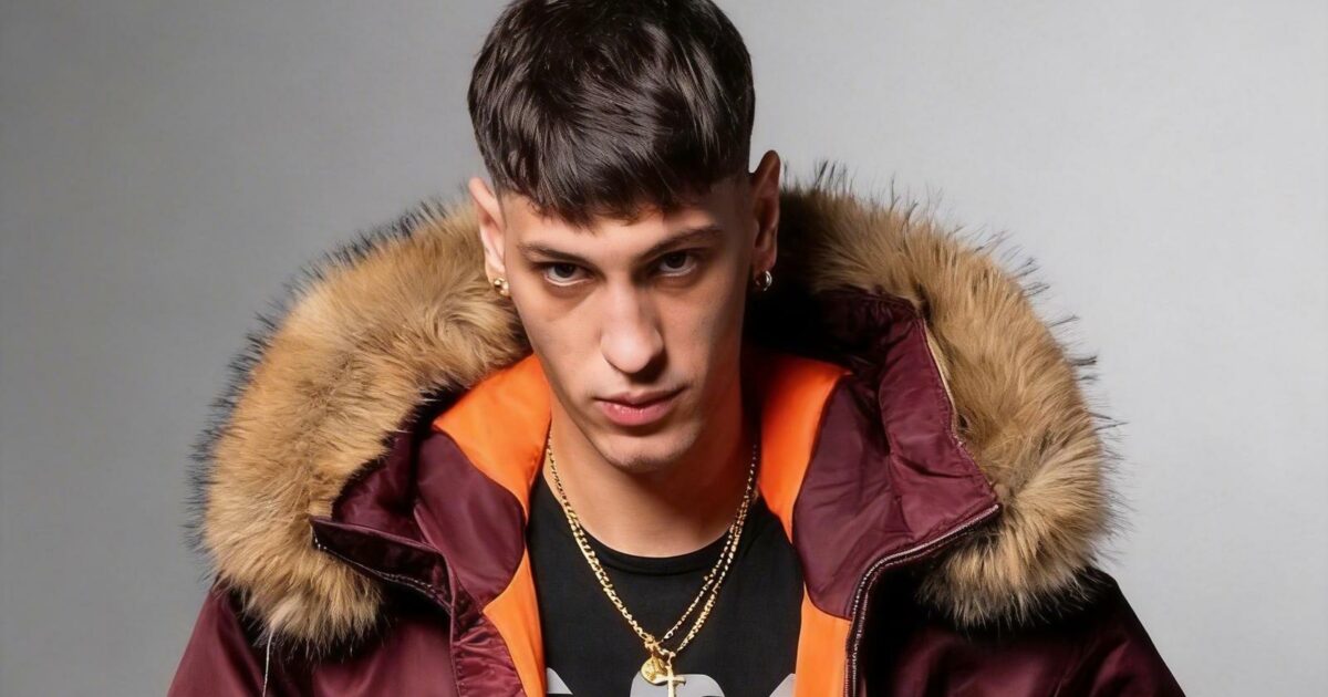 “Mi sono spaccato contro un muro dopo un incidente in moto, poi ho capito che volevo fare solo musica. A 16 anni lavoravo per pagare gli avvocati. So cosa vuol dire andare in fabbrica”: ecco Promessa