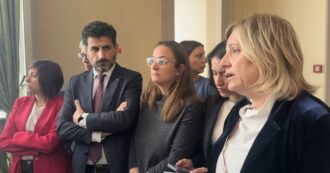 Copertina di Caso Delmastro, la vicepresidente del Piemonte Chiorino diserta il Consiglio. Le opposizioni: “Dimissioni, infanga la Regione”