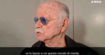 Copertina di Gino Paoli morto, il messaggio amaro per i suoi 90 anni: “Quello che accade oggi non mi piace, la violenza, la sopraffazione. Sfortunatamente lascio a voi questo mondo di me**a”