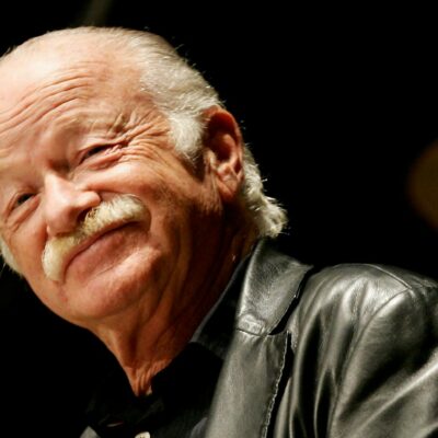 Copertina di Su nel cielo in una stanza: l’Italia piange Gino Paoli, re della canzone d’autore