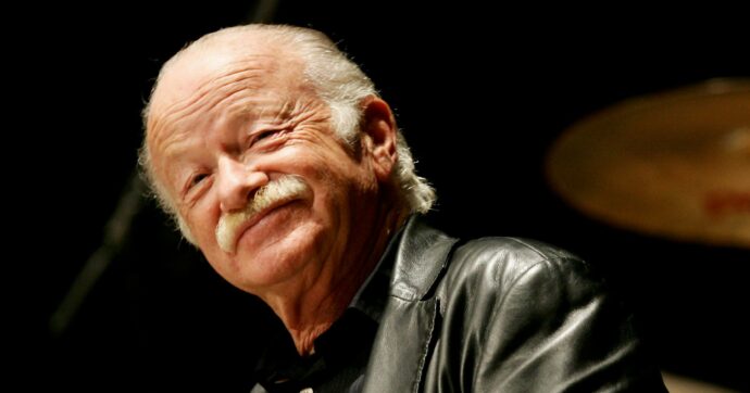 Su nel cielo in una stanza: l’Italia piange Gino Paoli, re della canzone d’autore