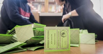 Copertina di Meloni non chiederà voto di fiducia in Parlamento dopo il ko al referendum. La destra accelera sulla legge elettorale: via all’iter