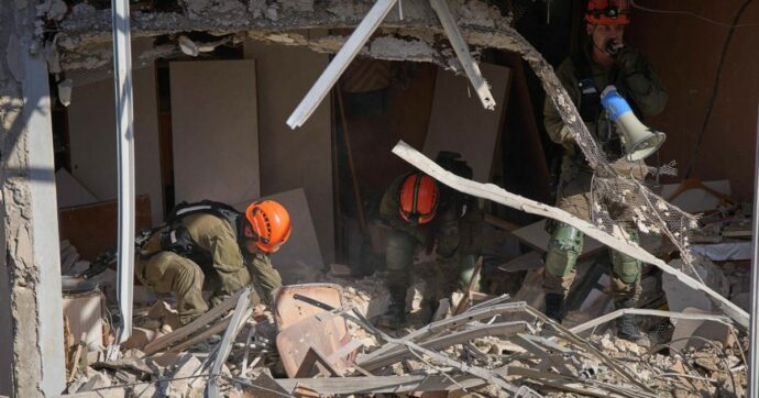 Attacchi a Tel Aviv e bombe su Teheran. Iran, possibile avvio dei negoziati: “Ricevuto messaggio dagli Usa tramite mediatori”