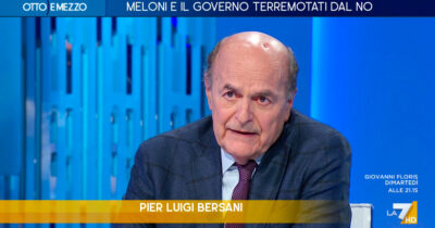 Copertina di Bersani a La7: “Meloni dovrebbe dimettersi per dignità. Non se la può cavare con così poco”