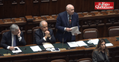 Copertina di “Nessuna ragione perché mi dimetta”: l’autodifesa quasi solitaria di Nordio, tra i banchi vuoti degli alleati e gli attacchi delle opposizioni