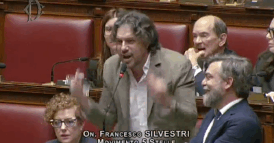 Copertina di Silvestri (M5s) al centrodestra: “Referendum? Vedervi schiumare così mi fa veramente godere” – Video