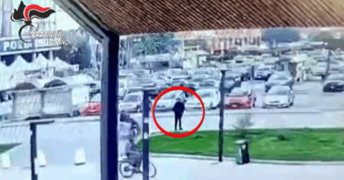 Rapinano una 47enne disabile e aggrediscono la figlia 19enne che spingeva la sedia a rotelle: due arresti