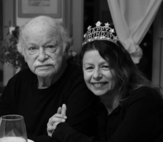 “Babbo mio”: l’addio di Amanda Sandrelli a papà Gino Paoli e la storia di un amore che sfidò le convenzioni