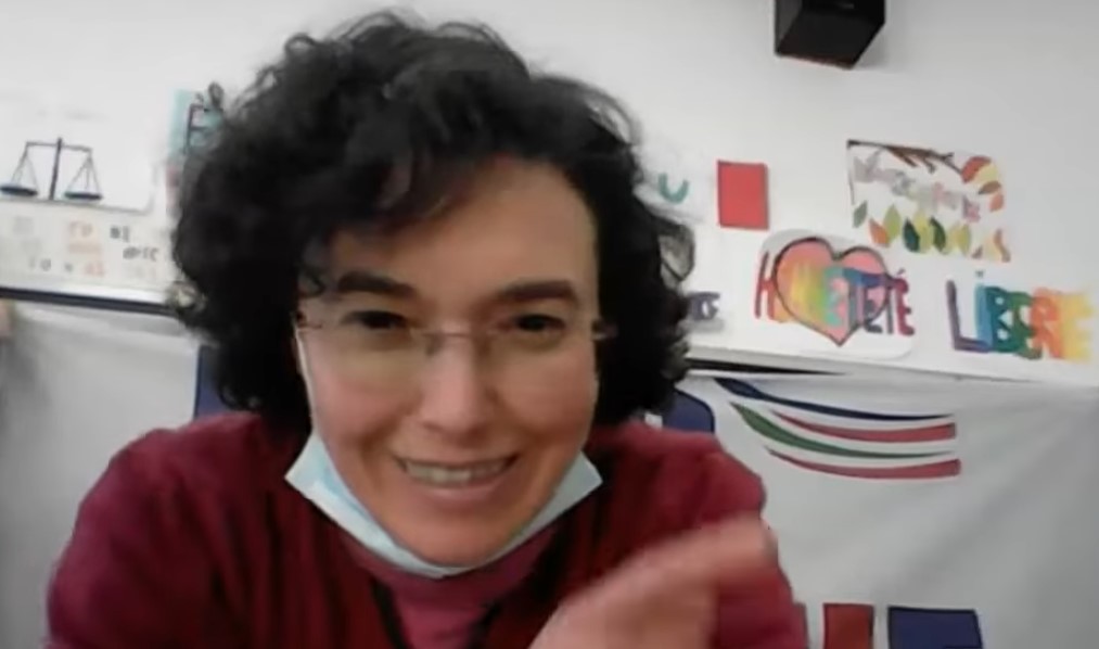 Le prime parole della prof accoltellata dallo studente 13enne: “Non ho rabbia né paura. Voglio tornare a insegnare”