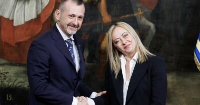 Copertina di Guai a cascarci! Le dimissioni pretese da Meloni sono solo uno spot pubblicitario