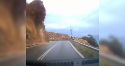 Copertina di Frana travolge un’auto: la dashcam della vettura riprende il momento del crollo. Le impressionanti immagini