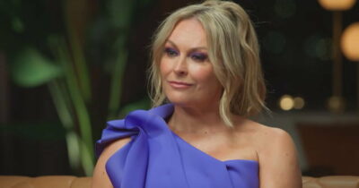 Copertina di È morta Mel Schilling, era l’esperta di “Matrimonio a prima vista”. Il marito: “Durante i due anni di chemioterapia, quando riusciva a malapena ad alzare la testa dal cuscino, non si è mai lamentata”