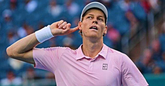 Sinner vince ancora, è ai quarti a Miami ma non è soddisfatto: “Se voglio andare avanti, devo alzare il livello da fondo”