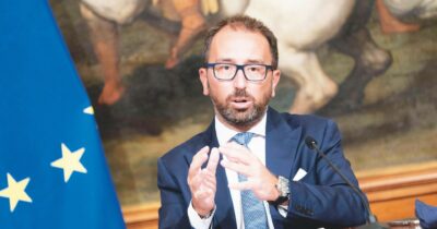 Copertina di “Ora la destra non riesce   ad accettare la sconfitta:  la responsabilità è di chi ha scritto questa riforma”