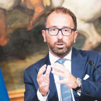 Copertina di “Ora la destra non riesce   ad accettare la sconfitta:  la responsabilità è di chi ha scritto questa riforma”