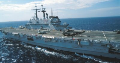 Copertina di Nave Garibaldi, Avs  chiede: ci fu l’incontro  a Dubai? Crosetto nega “riunioni di lavoro”