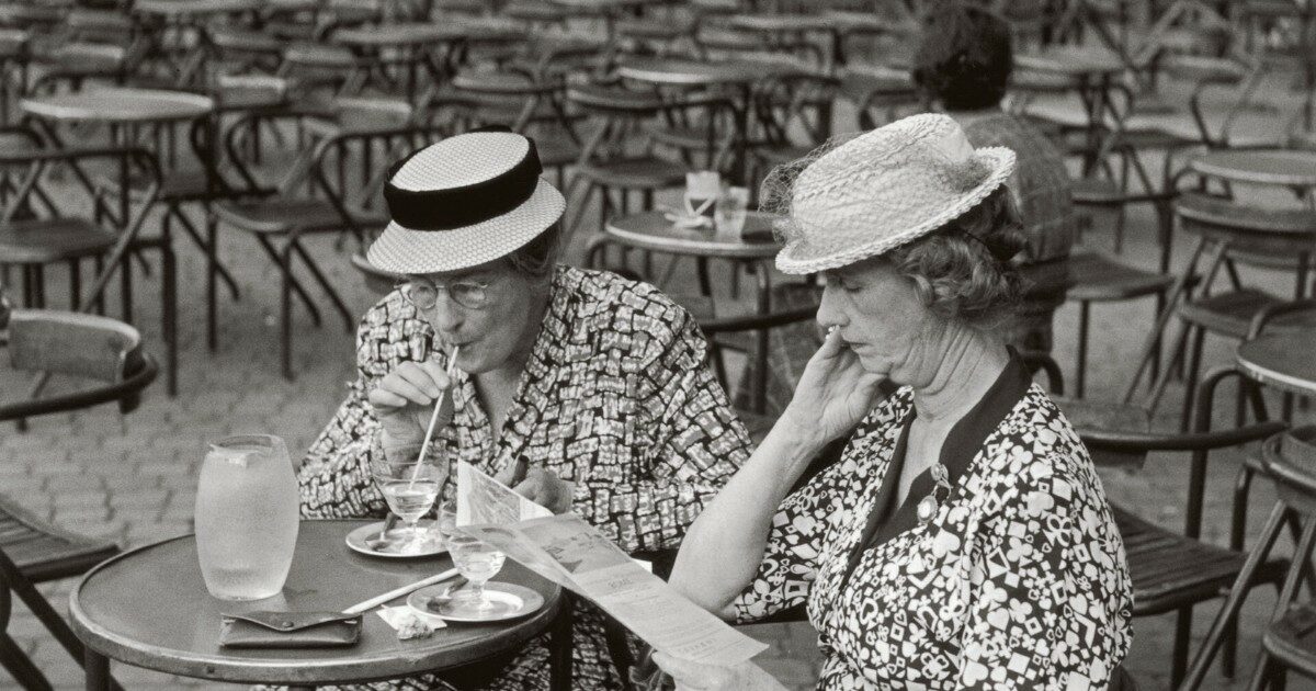Ruth Orkin, la fotografa in bicicletta: Einstein ride di gusto, Ninalee che attraversa l’estate di Firenze, la lambretta da cartolina romana