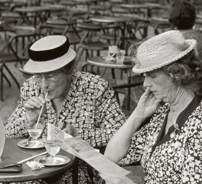 Ruth Orkin, la fotografa in bicicletta: Einstein ride di gusto, Ninalee che attraversa l’estate di Firenze, la lambretta da cartolina romana