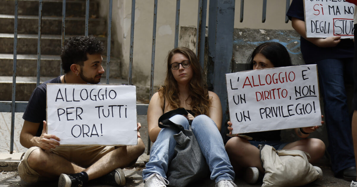 Per gli universitari la casa resta inaccessibile mentre è record di investimenti privati negli studentati. Il caso del Villaggio Olimpico di Milano