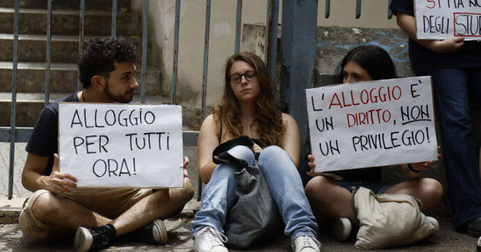 Copertina di Per gli universitari la casa resta inaccessibile mentre è record di investimenti privati negli studentati. Il caso del Villaggio Olimpico di Milano
