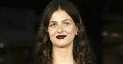 Copertina di “Non uscivo più di casa, non sapevo da che parte sbattere la testa: ero entrata in depressione. Lavorare tantissimo tutti i giorni mi ha allontanata dalla vita”: Margherita Mazzucco dopo “L’amica geniale”