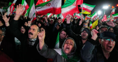 Copertina di Trump: “Non so se vogliamo un accordo”. Media Iran: “Un milione di combattenti pronti in caso di invasione Usa”