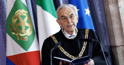 Copertina di Il presidente della Consulta: “Ancora inascoltato il monito sul fine vita. Il Parlamento ci convochi in audizione”