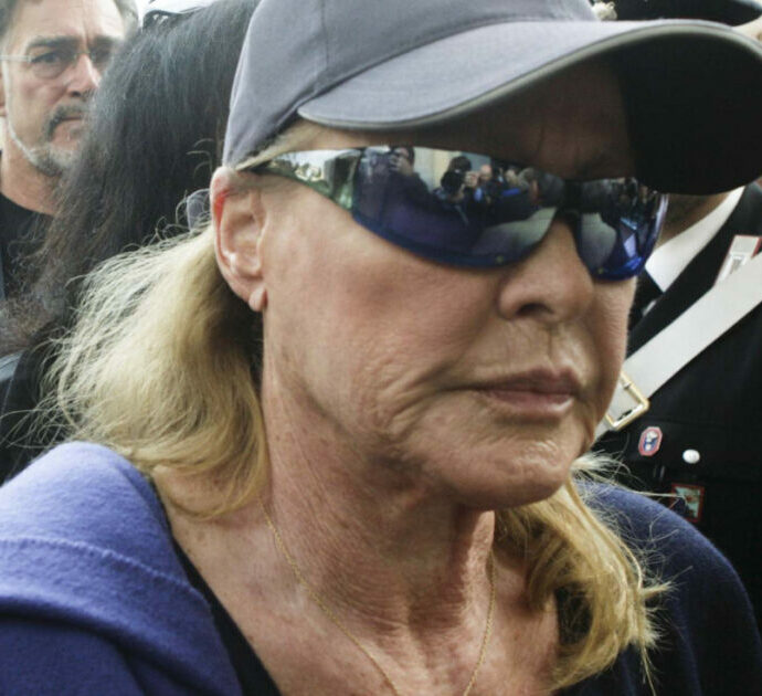 Ritrovato il patrimonio milionario rubato a Ursula Andress: beni e opere d’arte dell’ex Bond Girl erano nascosti in Toscana, nel cuore del Chianti