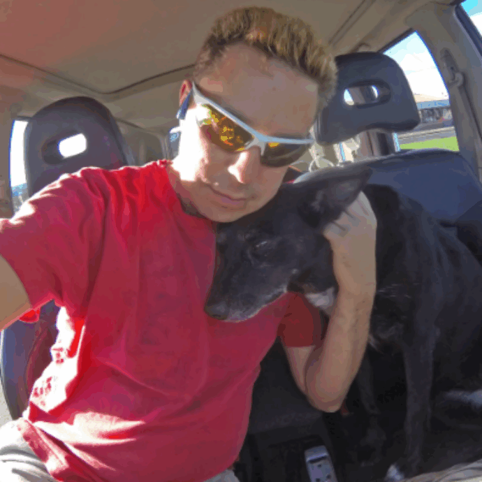 Congela il cane per risvegliarlo nel futuro: “Quando ho saputo che aveva un cancro terminale non ho avuto dubbi. Torneremo insieme quando ci sarà una cura o mi farò ibernare anch’io”