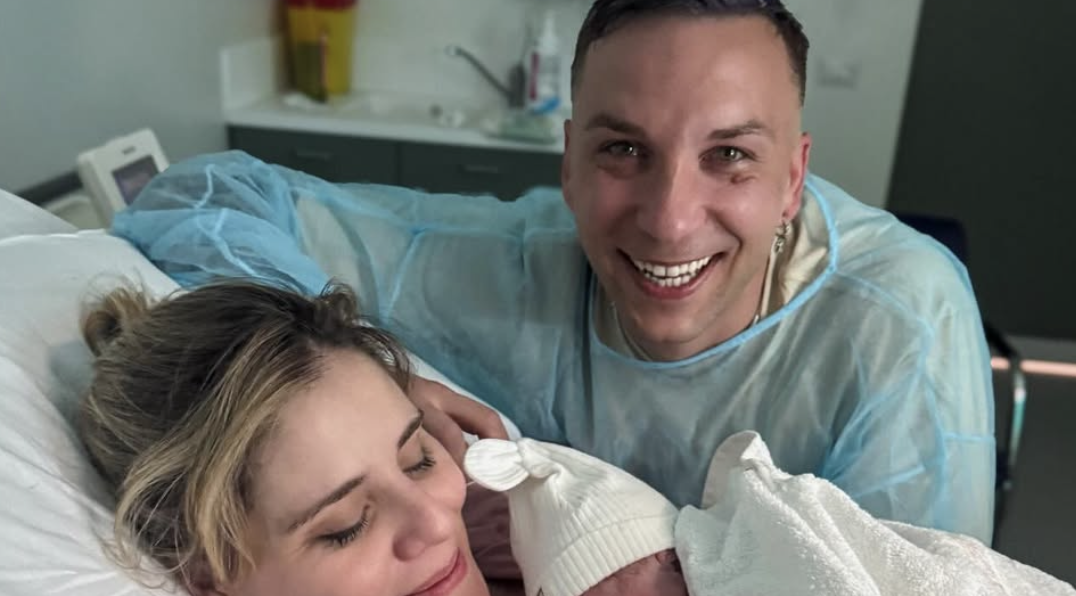 Briga è diventato papà, è nata allegra: “Figlia di un immenso amore”. Il cantante in ospedale con la moglie Arianna Montefiori: “È un premio al nostro non abbatterci”