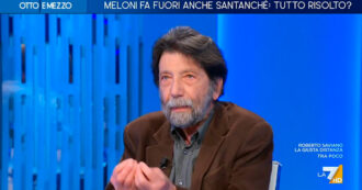 Copertina di Cacciari avverte il centrosinistra: “Se oggi fate le primarie, vi scannate. Prima un programma serio su fisco, diseguaglianze e pace”. Su La7
