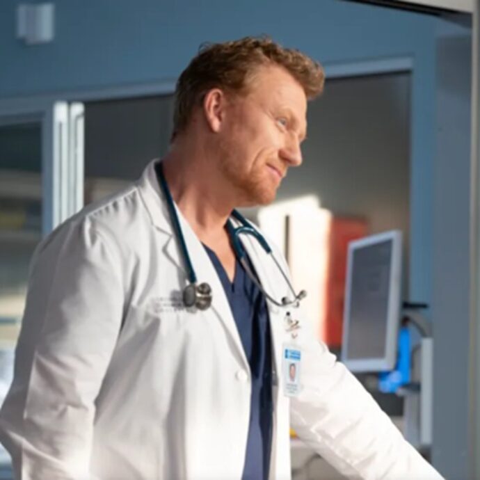 Il dottor Owen Hunt e la dottoressa Teddy Altman lasciano Grey’s Anatomy: l’annuncio degli attori Kevin McKidd e Kim Raver